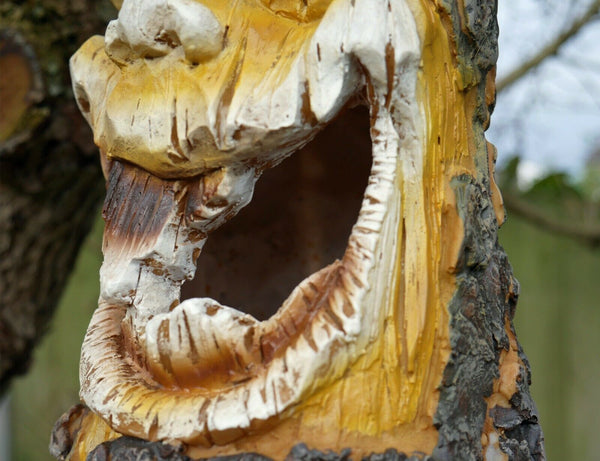 Tree Stump Shape Nesting Box / Bird House