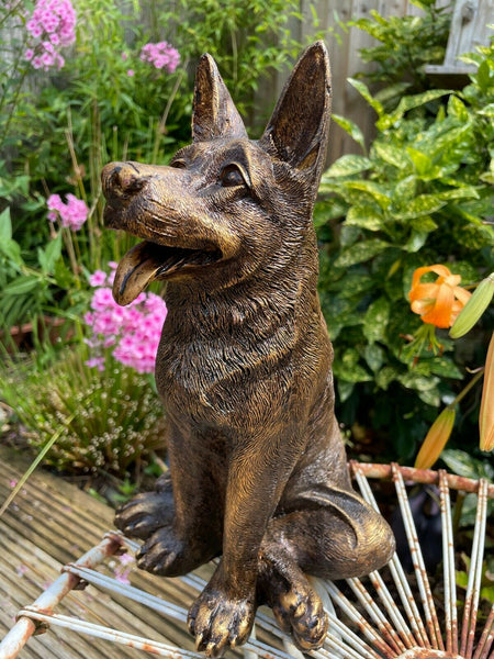 Sitting German Shepard Garden Ornaments - Bronze