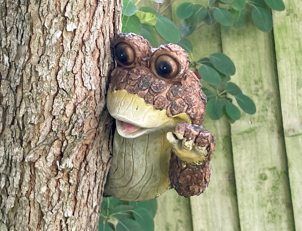 Waving Frog Peeping Tree Hugger Sculpture